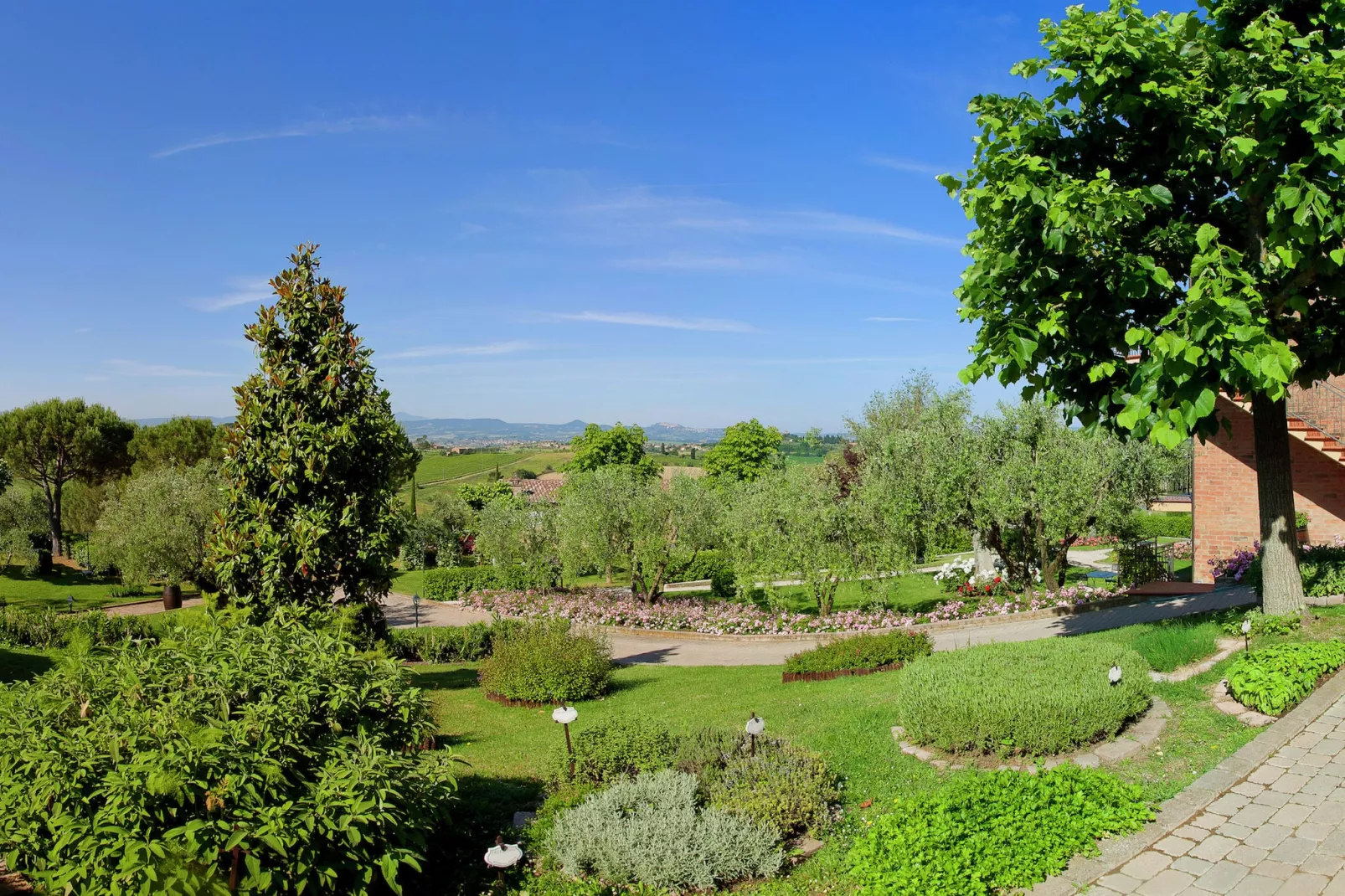 Cinquefoglia-Gardens summer