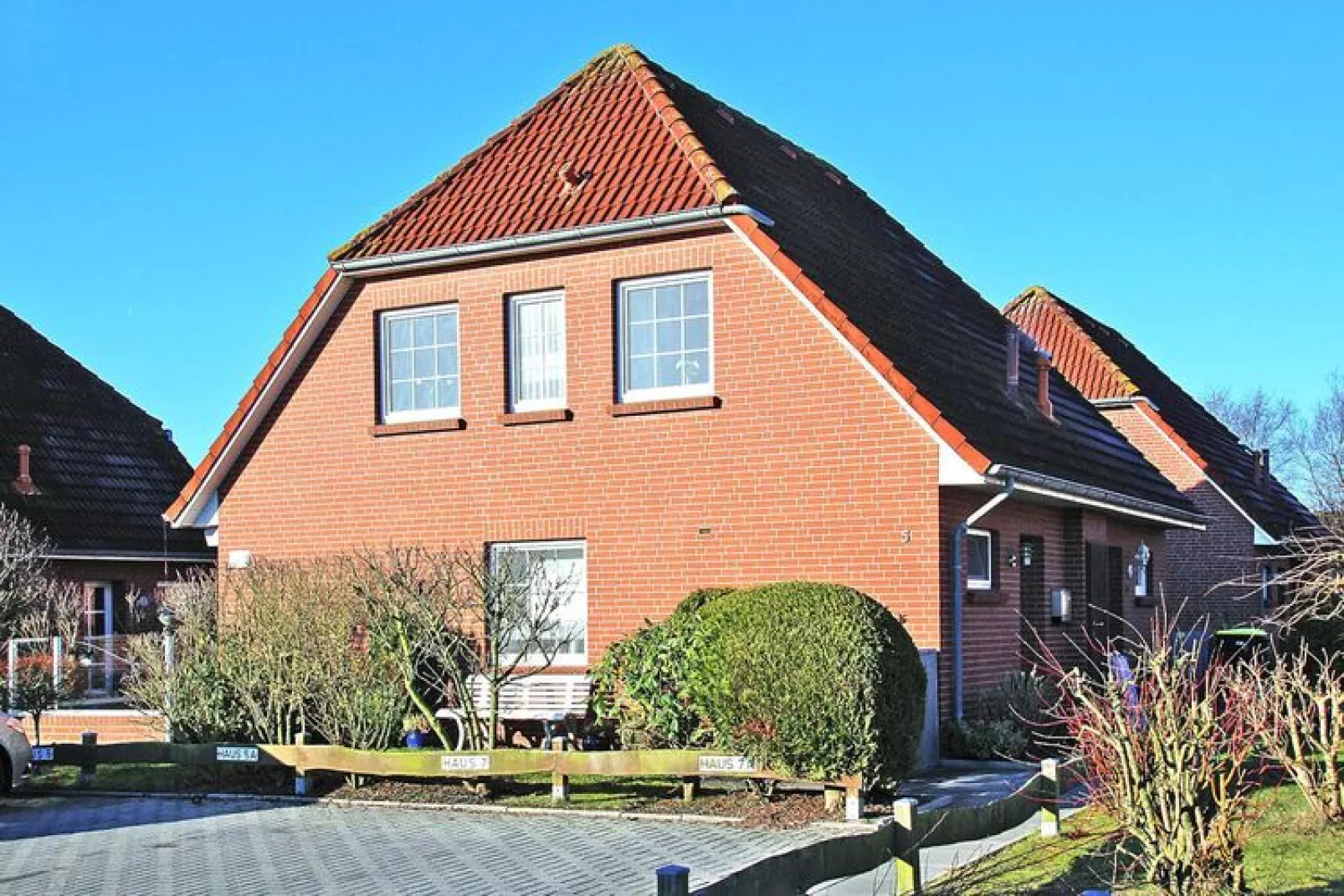 Doppelhaushälfte mit Sonnenterrasse in Neßmersiel-Exterior in summer