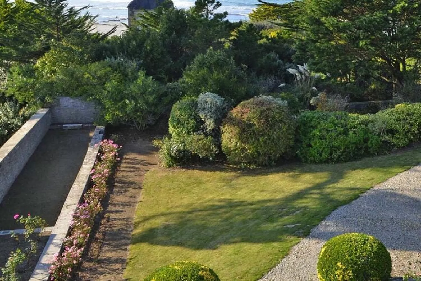 Villa Locquirec-Gardens summer