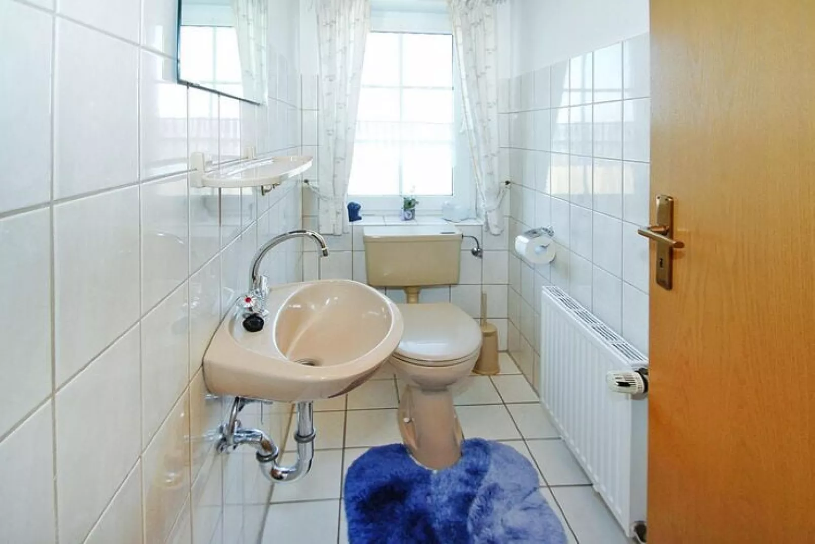 Doppelhaushälfte mit Sonnenterrasse in Neßmersiel-Bathroom