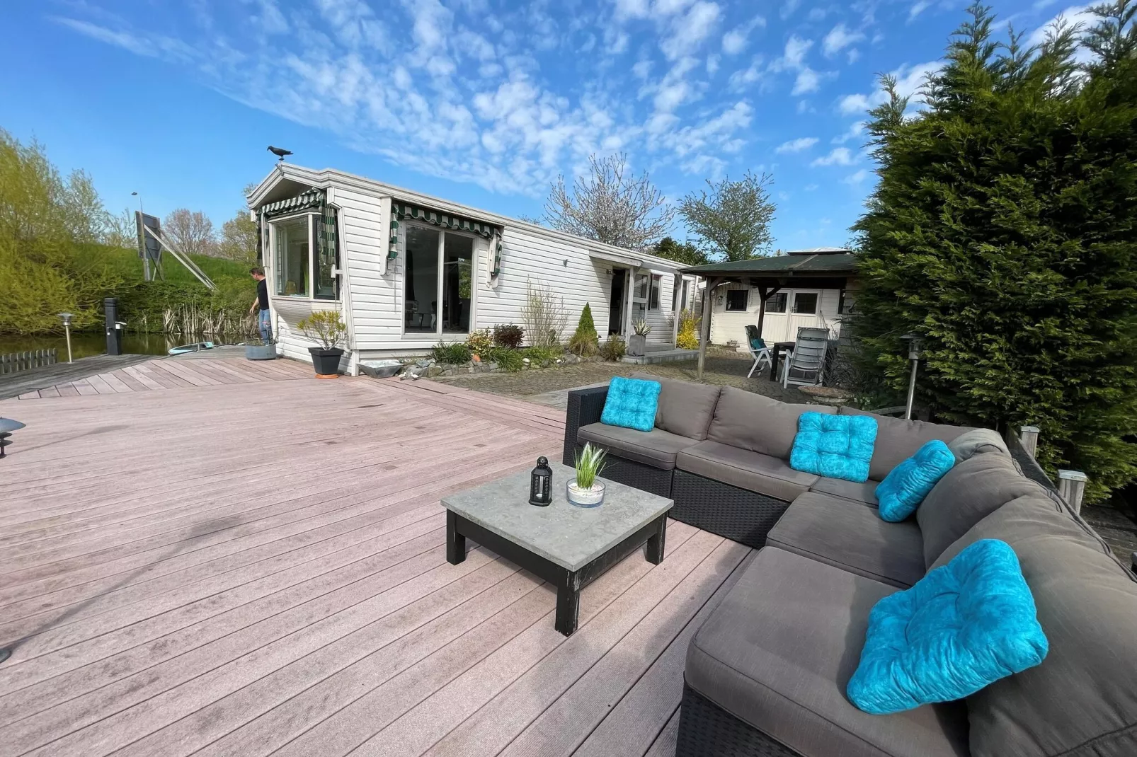 Villa Avondrood-Terrace balcony