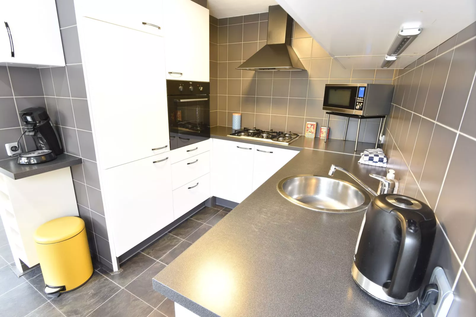 Villa Avondrood-Kitchen