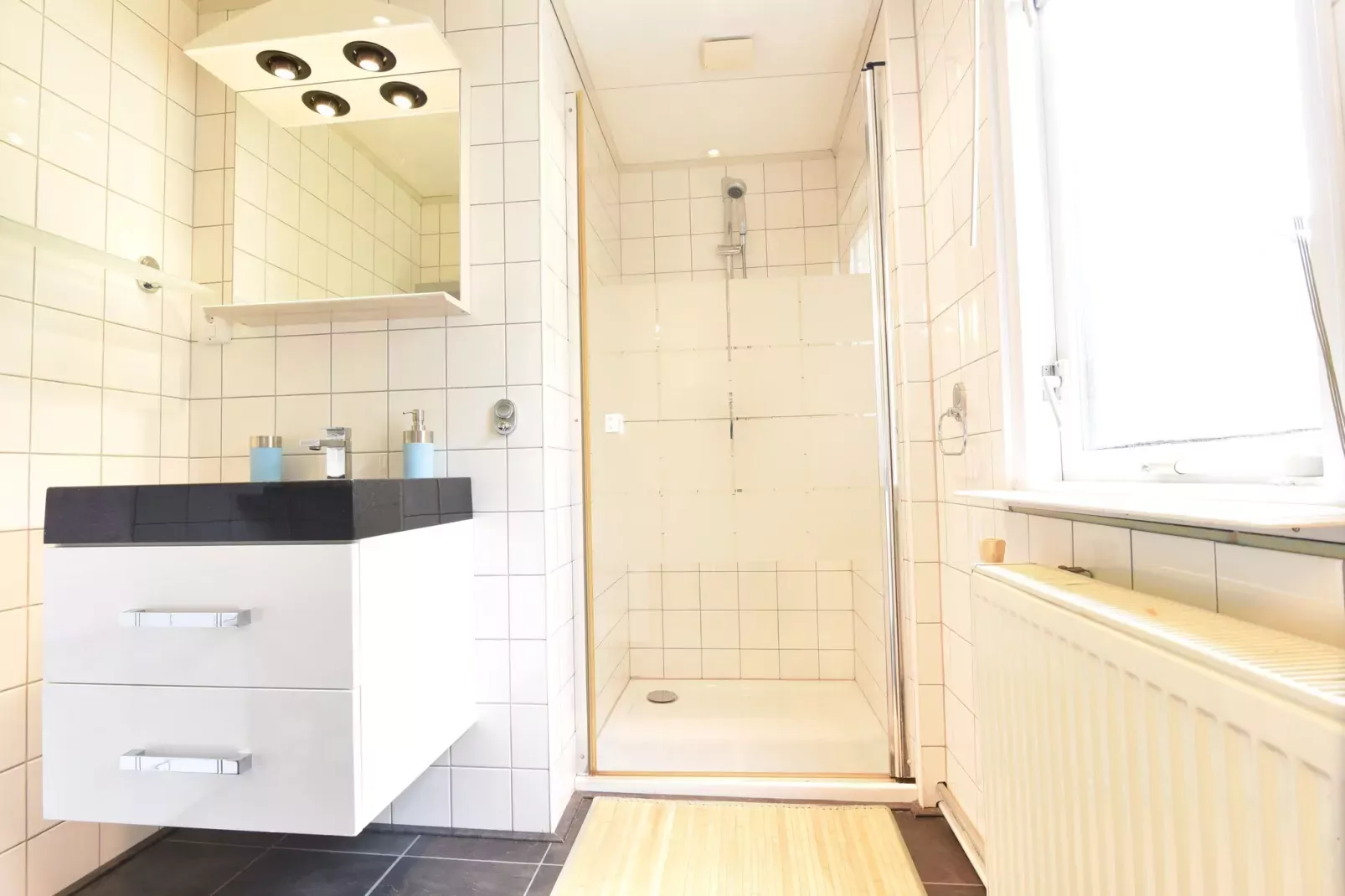 Villa Avondrood-Bathroom