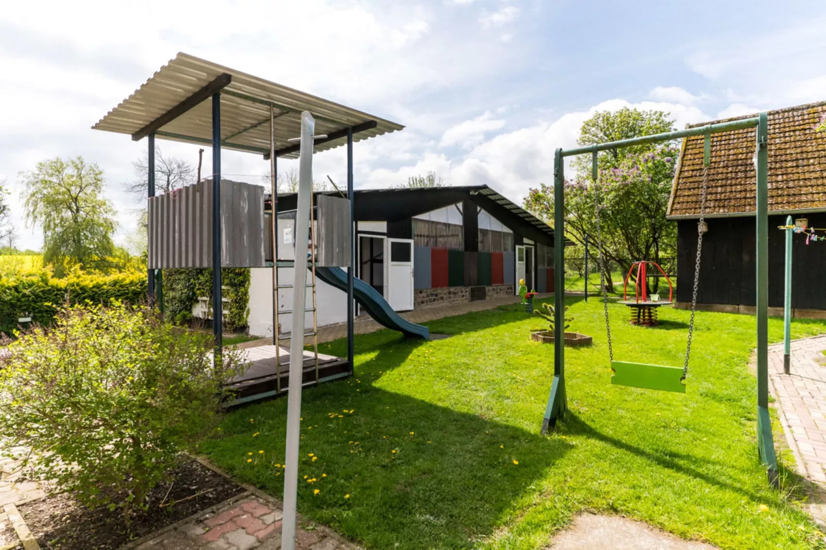 Gartenbungalow 1 linke Seite-Park facilities