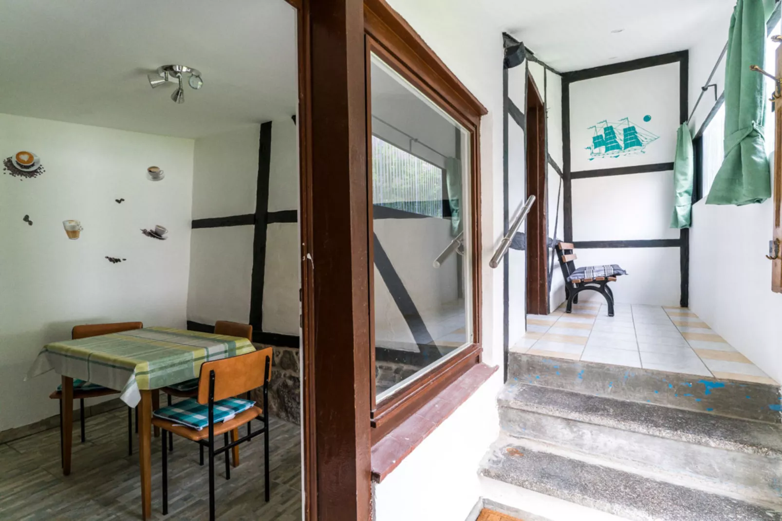 Gartenbungalow 1 linke Seite-Dining room