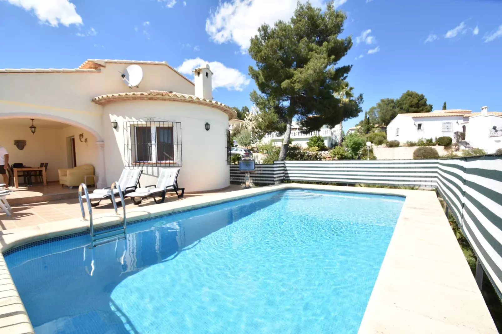 Les Bassetes-Pool