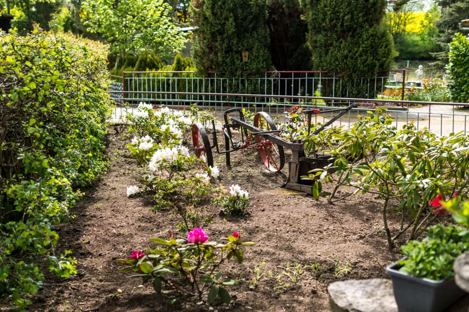 Gartenbungalow 1 linke Seite-Gardens summer
