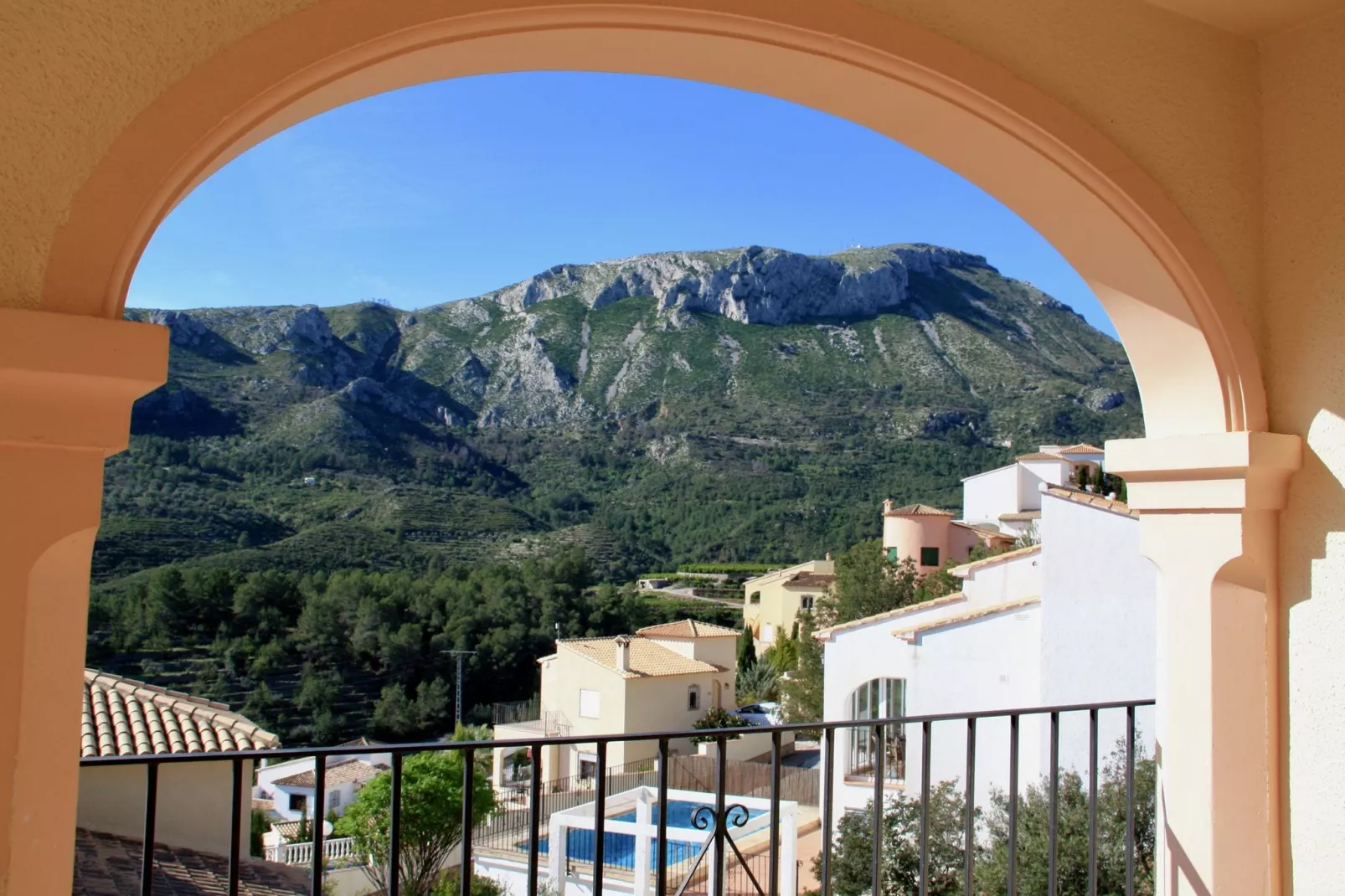 Les Bassetes-View summer