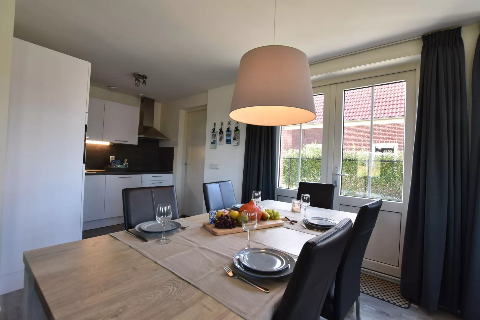 Krokus 10-Dining room