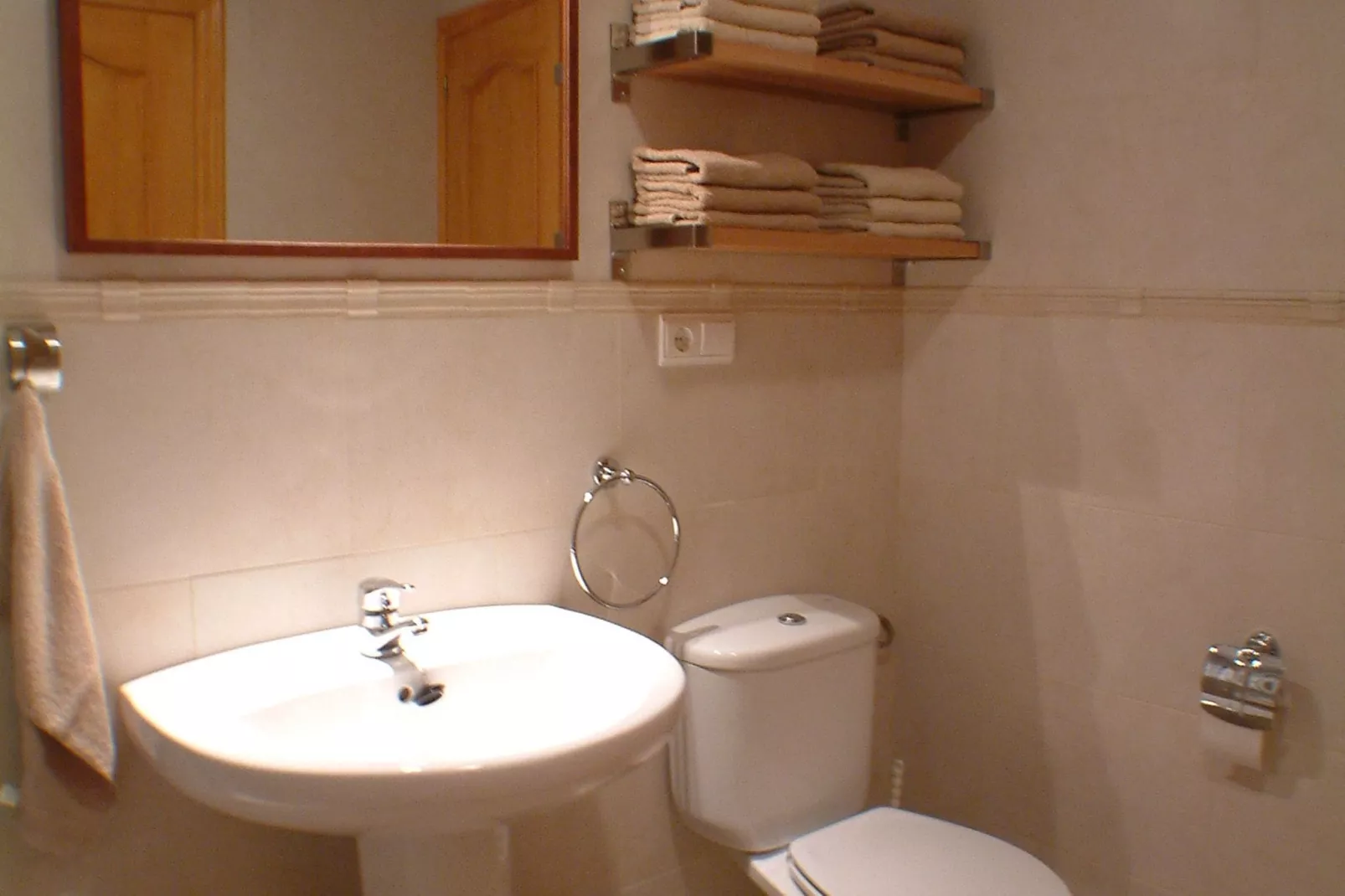 Les Bassetes-Bathroom