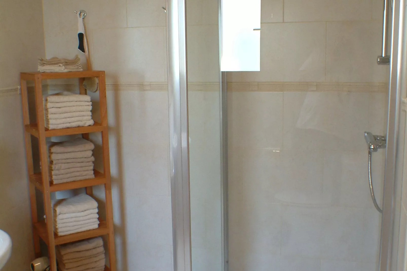 Les Bassetes-Bathroom