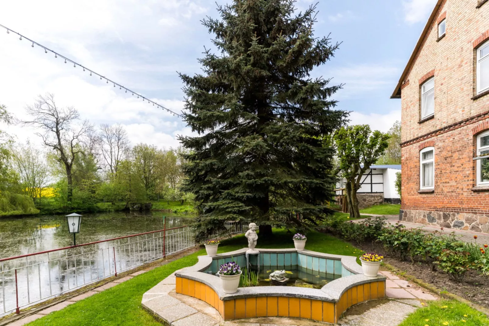 Gartenbungalow 1 linke Seite-Areas summer 1km