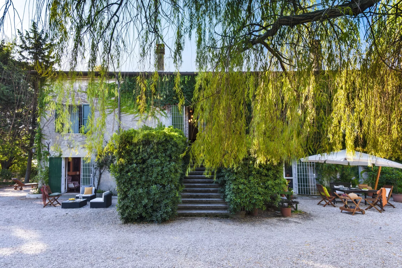 Monti-Exterior summer