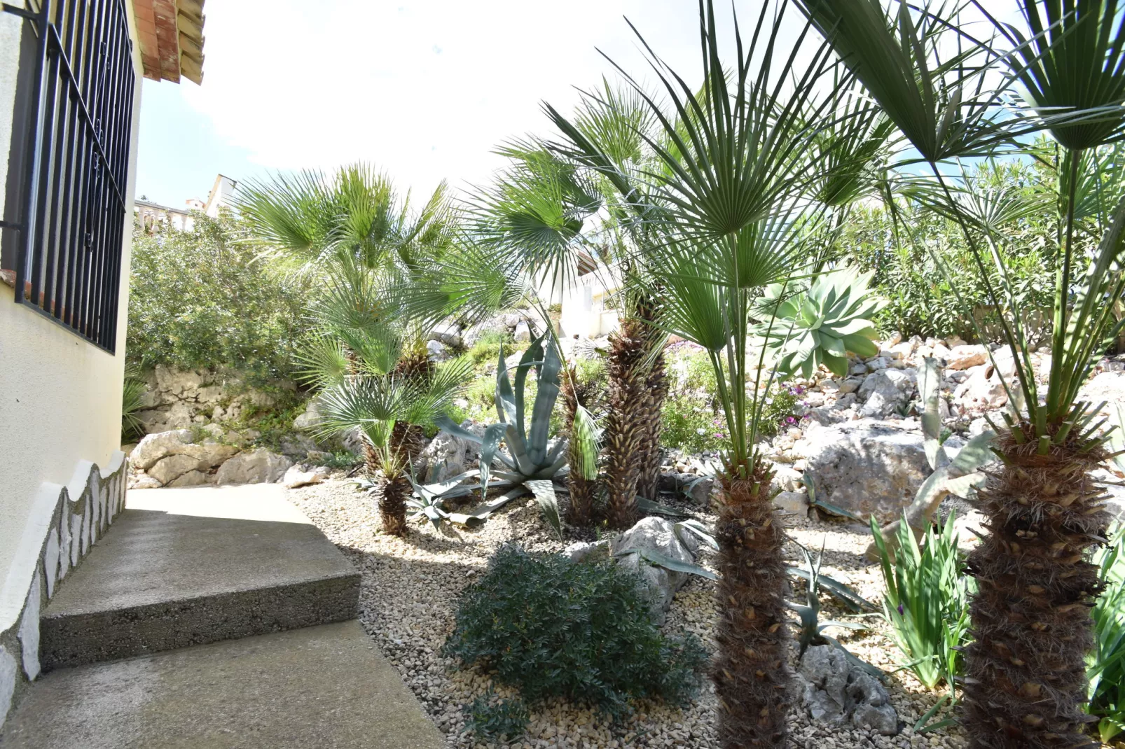Les Bassetes-Gardens summer