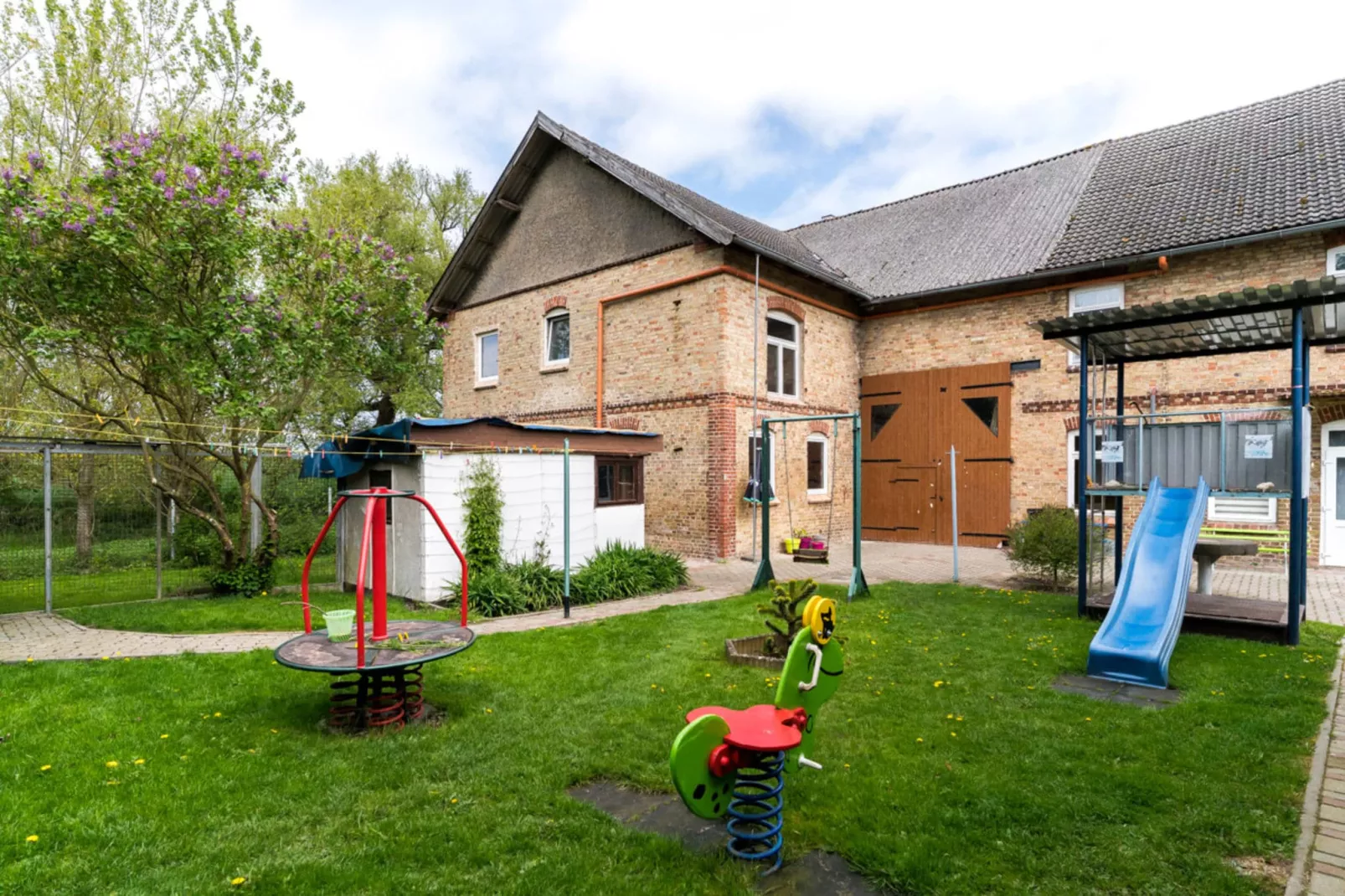Gartenbungalow 2 rechte Seite-Exterior summer