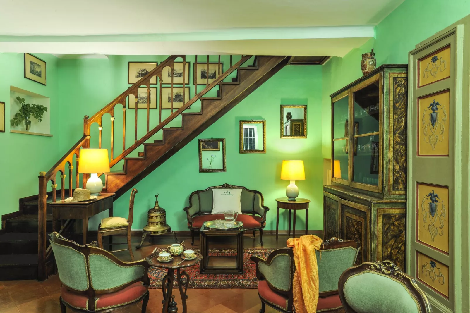 Monti-Living room