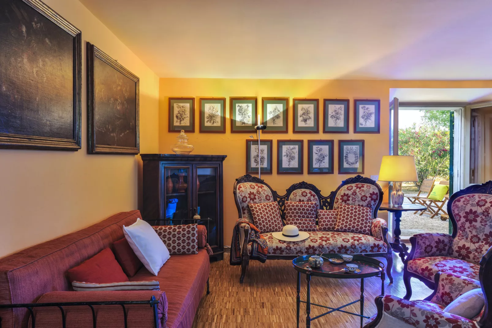 Monti-Living room