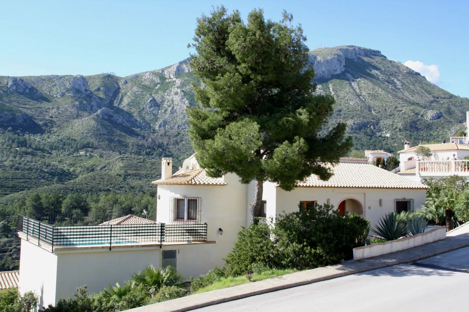Les Bassetes-View summer