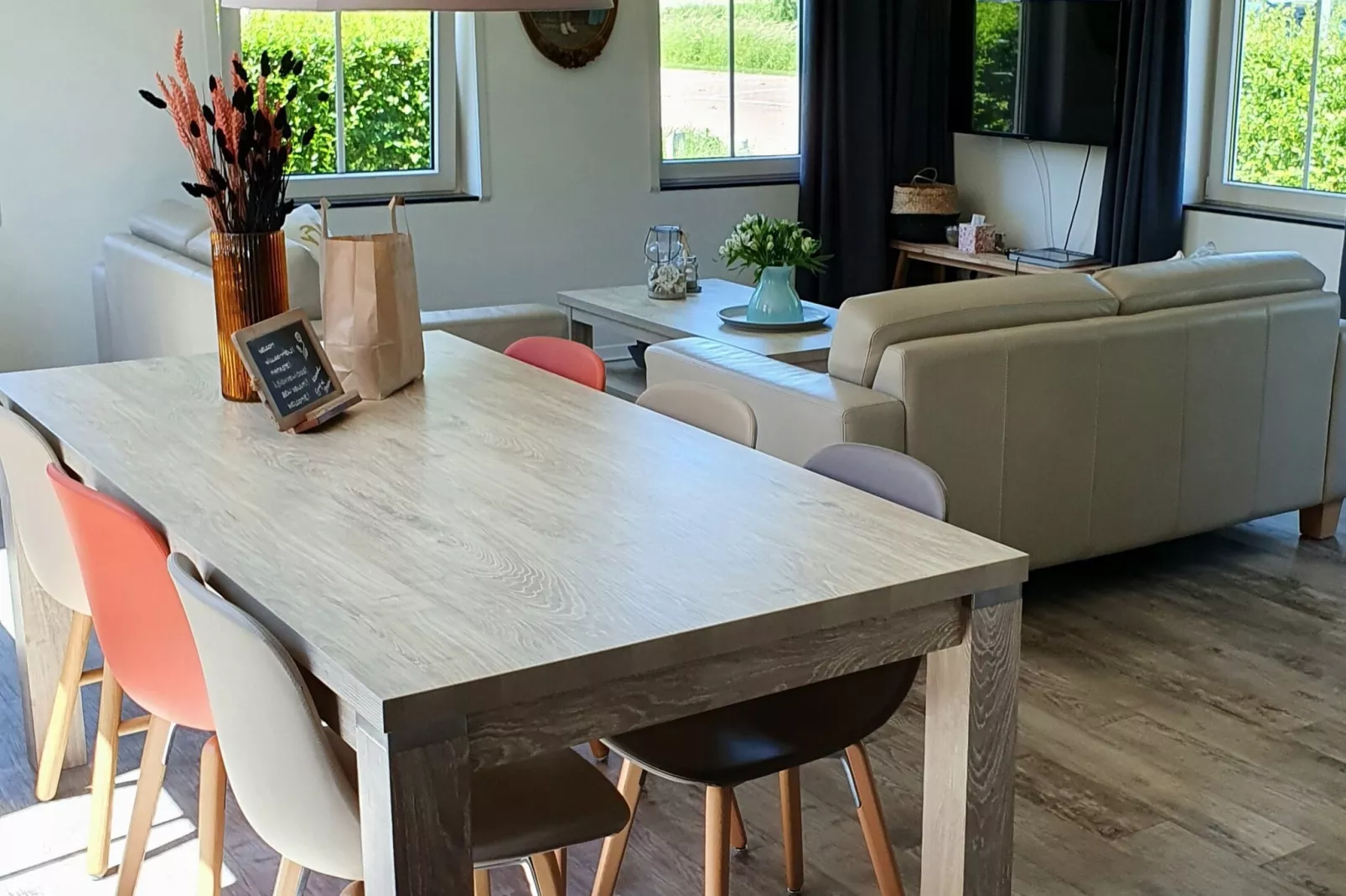 Krokus 10-Dining room