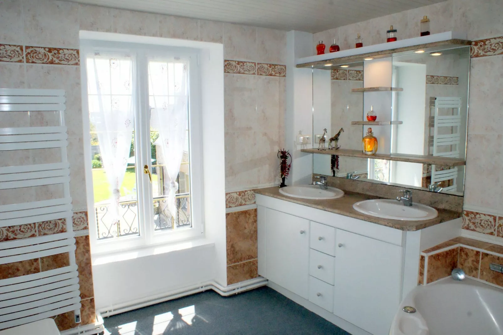 Natursteinhaus Lampaul-Plouarzel-Bathroom
