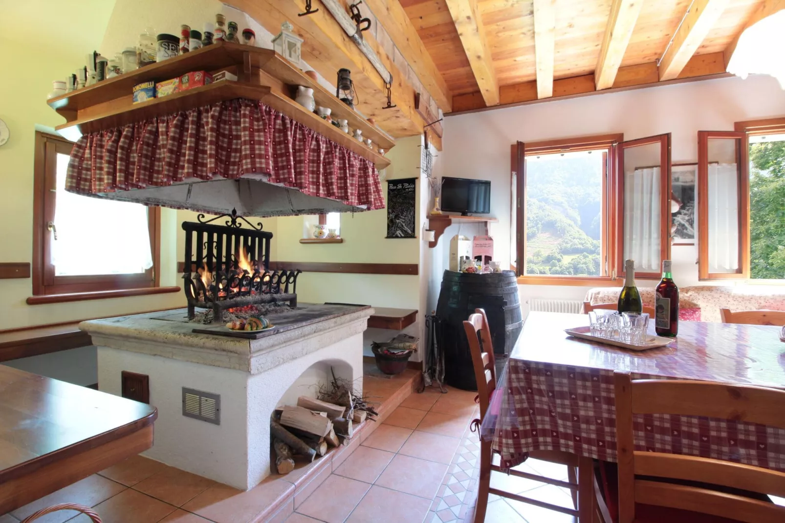 Tonino-Dining room