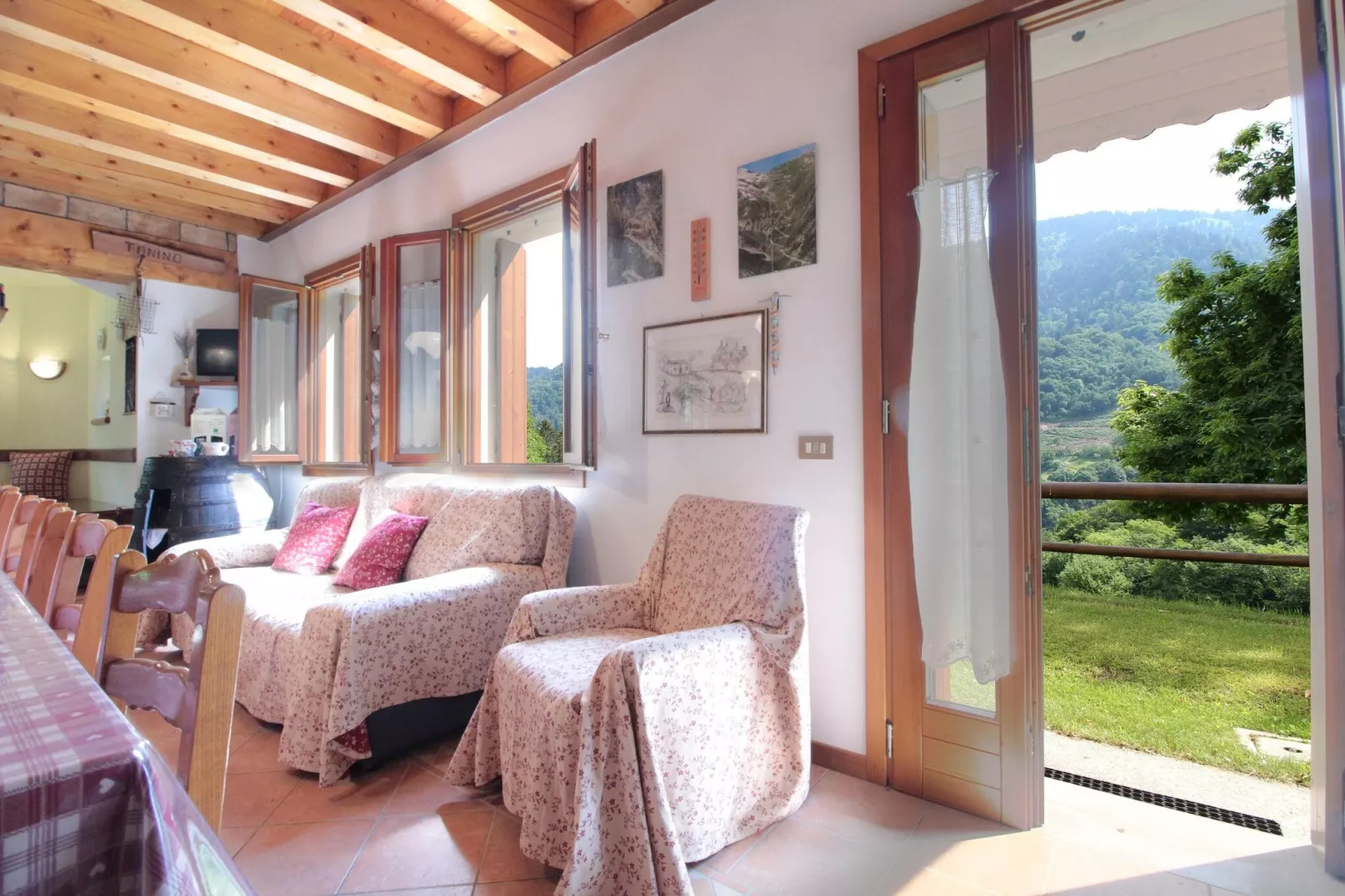 Tonino-Living room