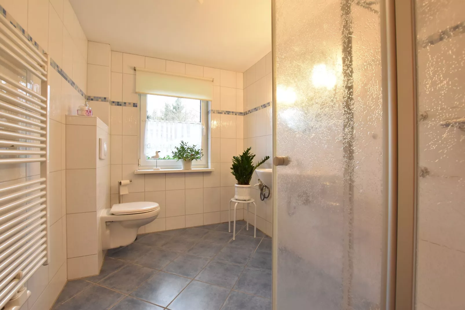 Hohenkirchen mit Garten Terrasse und Strandkorb-Salle de bain