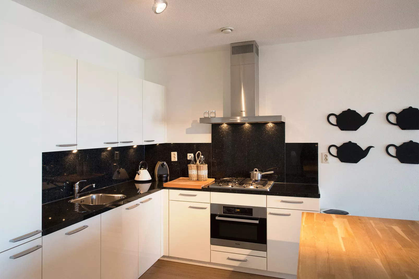 Scheveningen Harbour 24a-Kitchen
