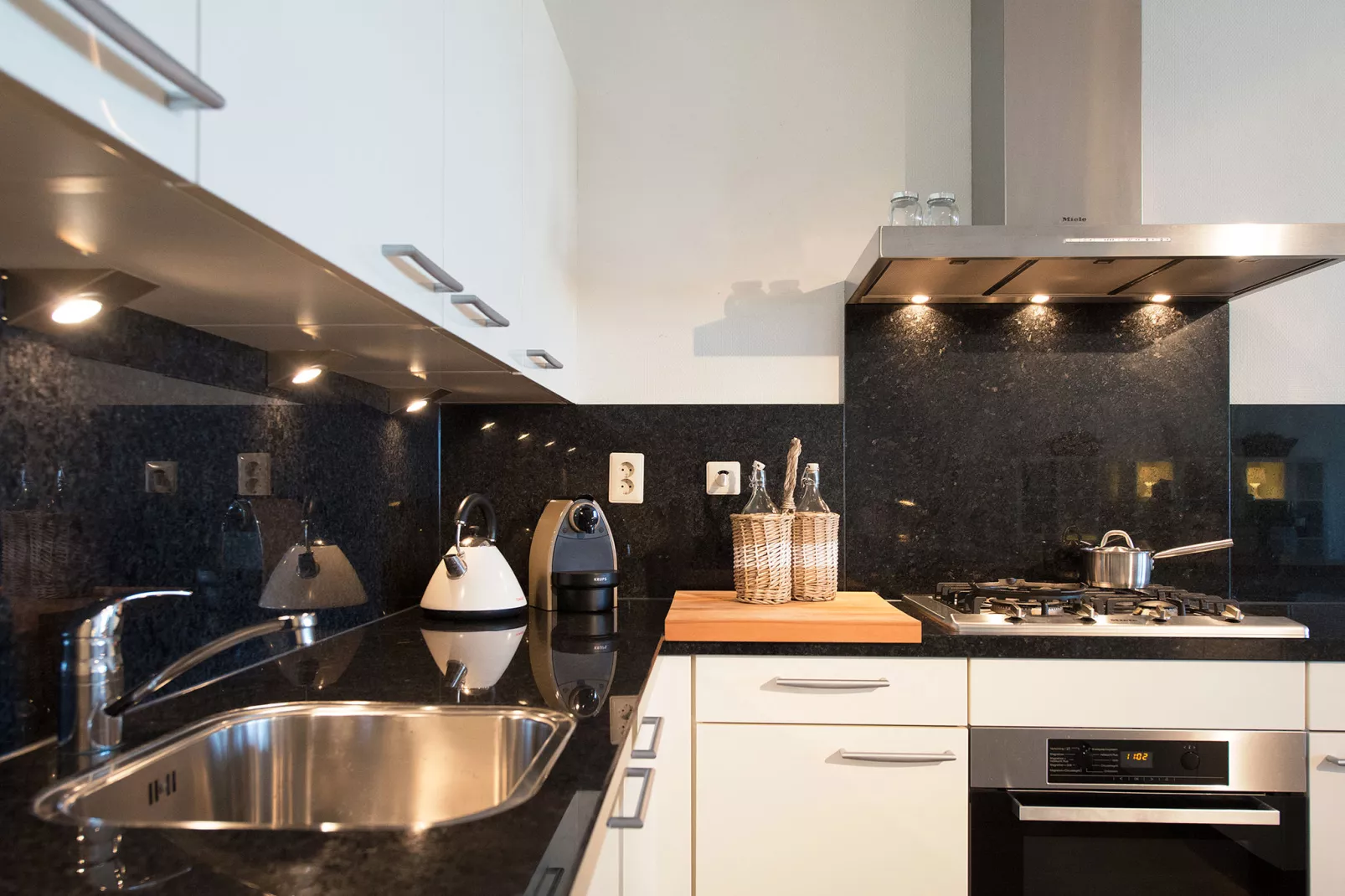 Scheveningen Harbour 24a-Kitchen