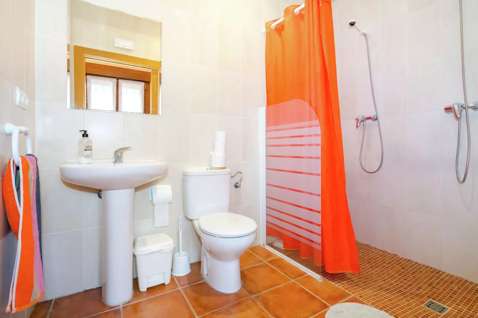 La Bodeguilla-Bathroom