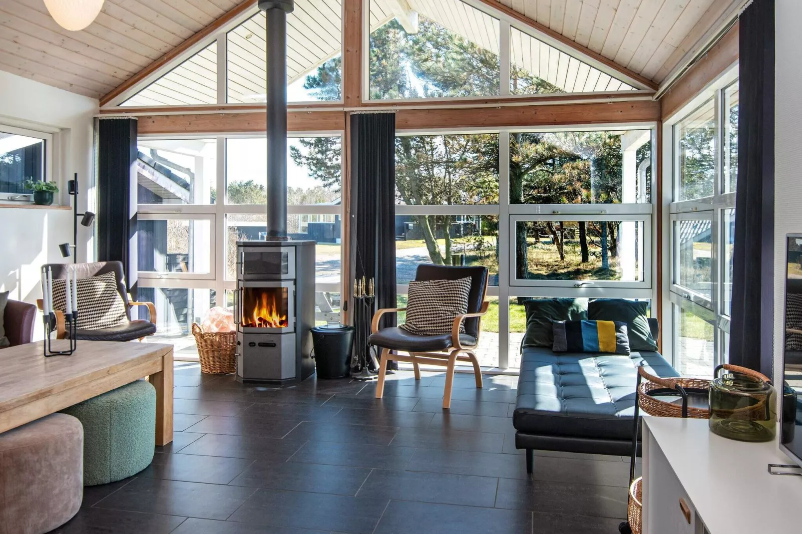 10 person holiday home in Løgstør-By Traum-Indoor