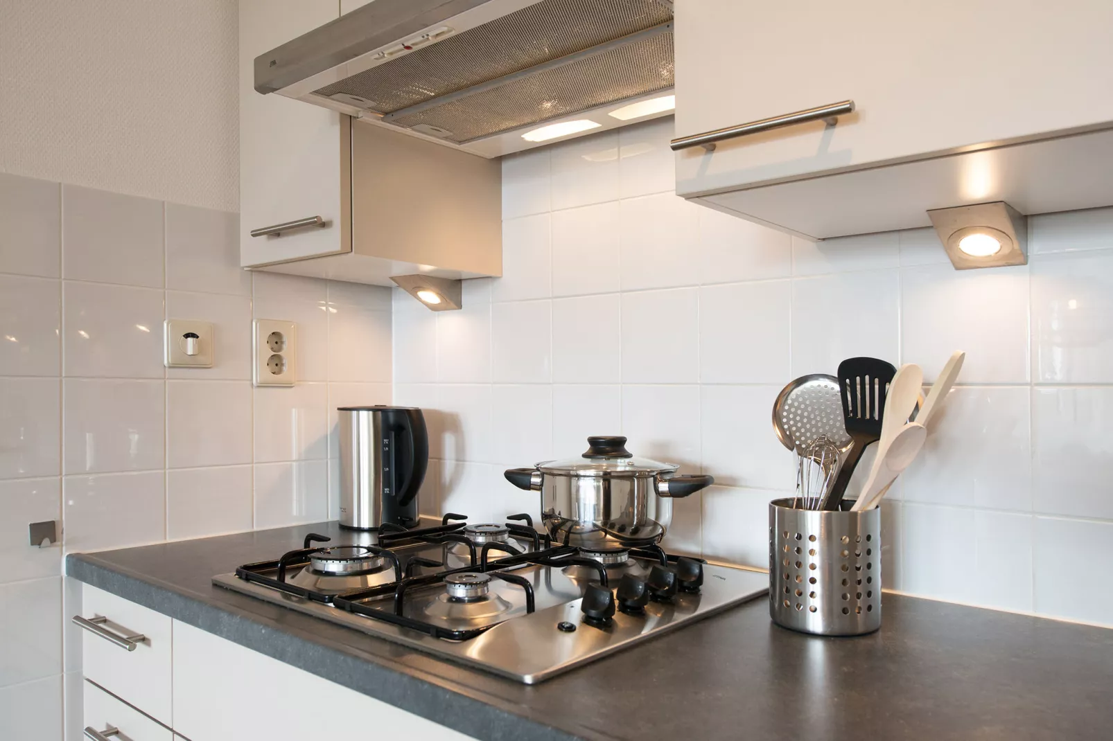 Scheveningen Harbour 60-Kitchen