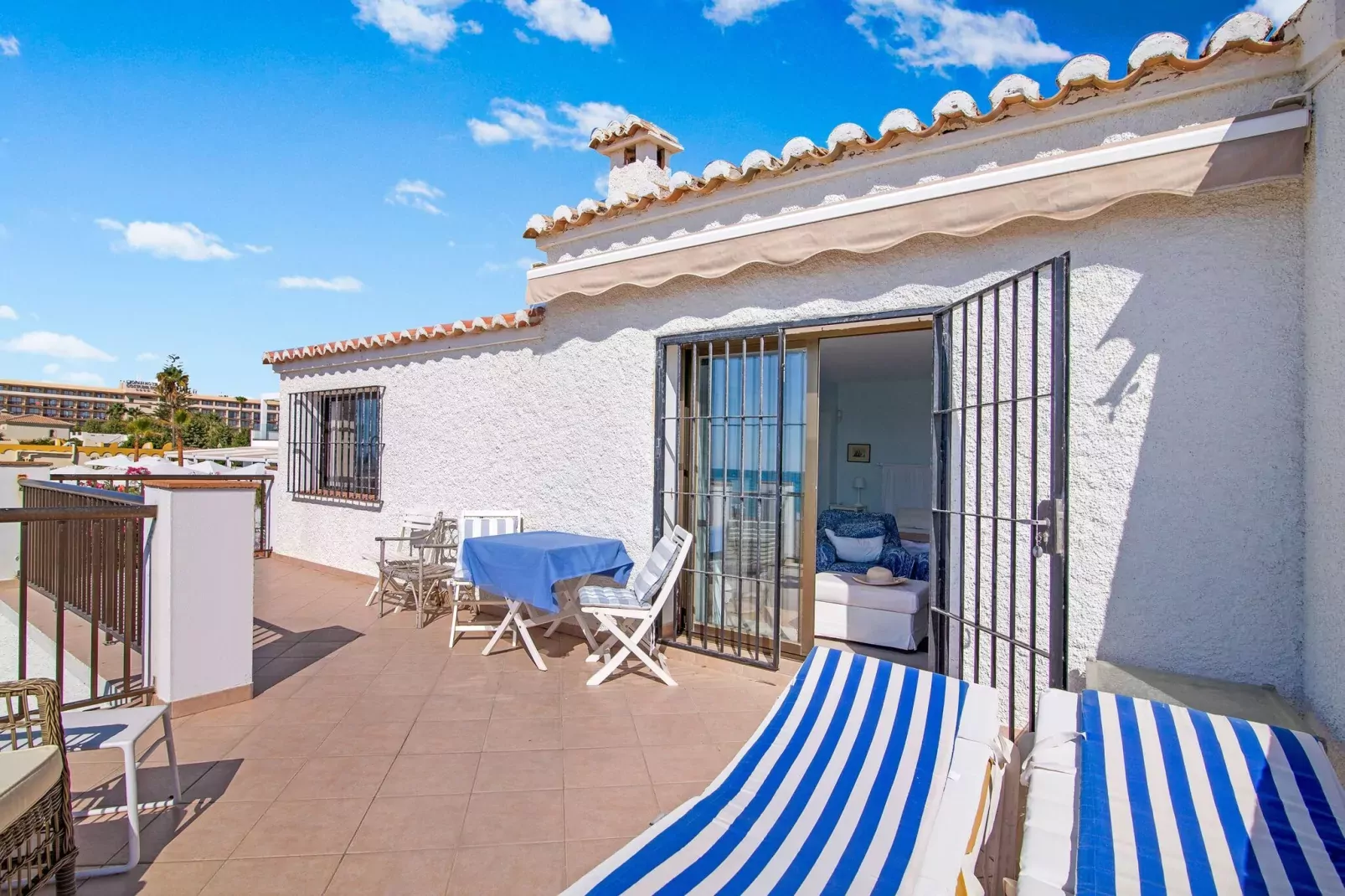 Gaviota-Exterior summer