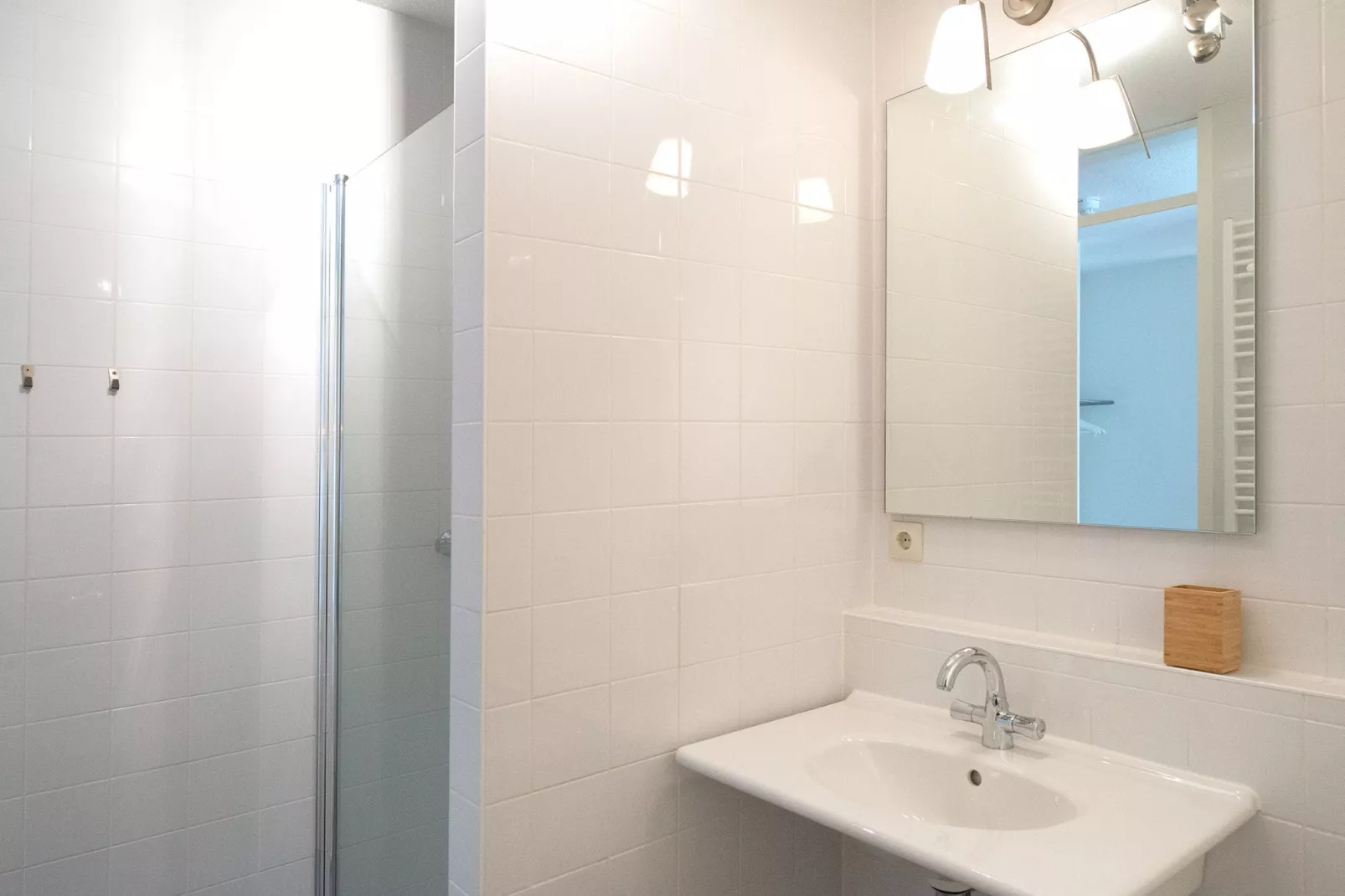 Scheveningen Harbour 60-Bathroom