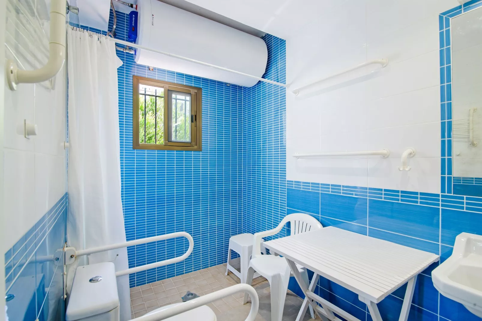 Gaviota-Bathroom