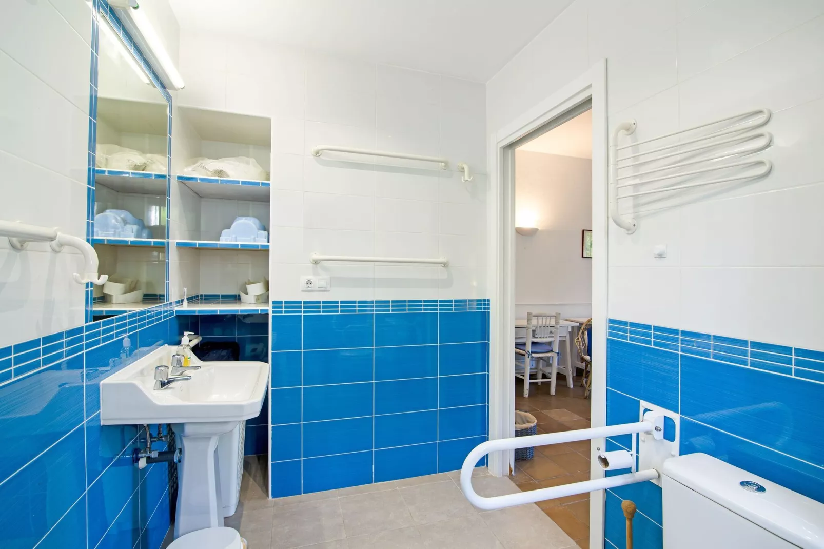Gaviota-Bathroom