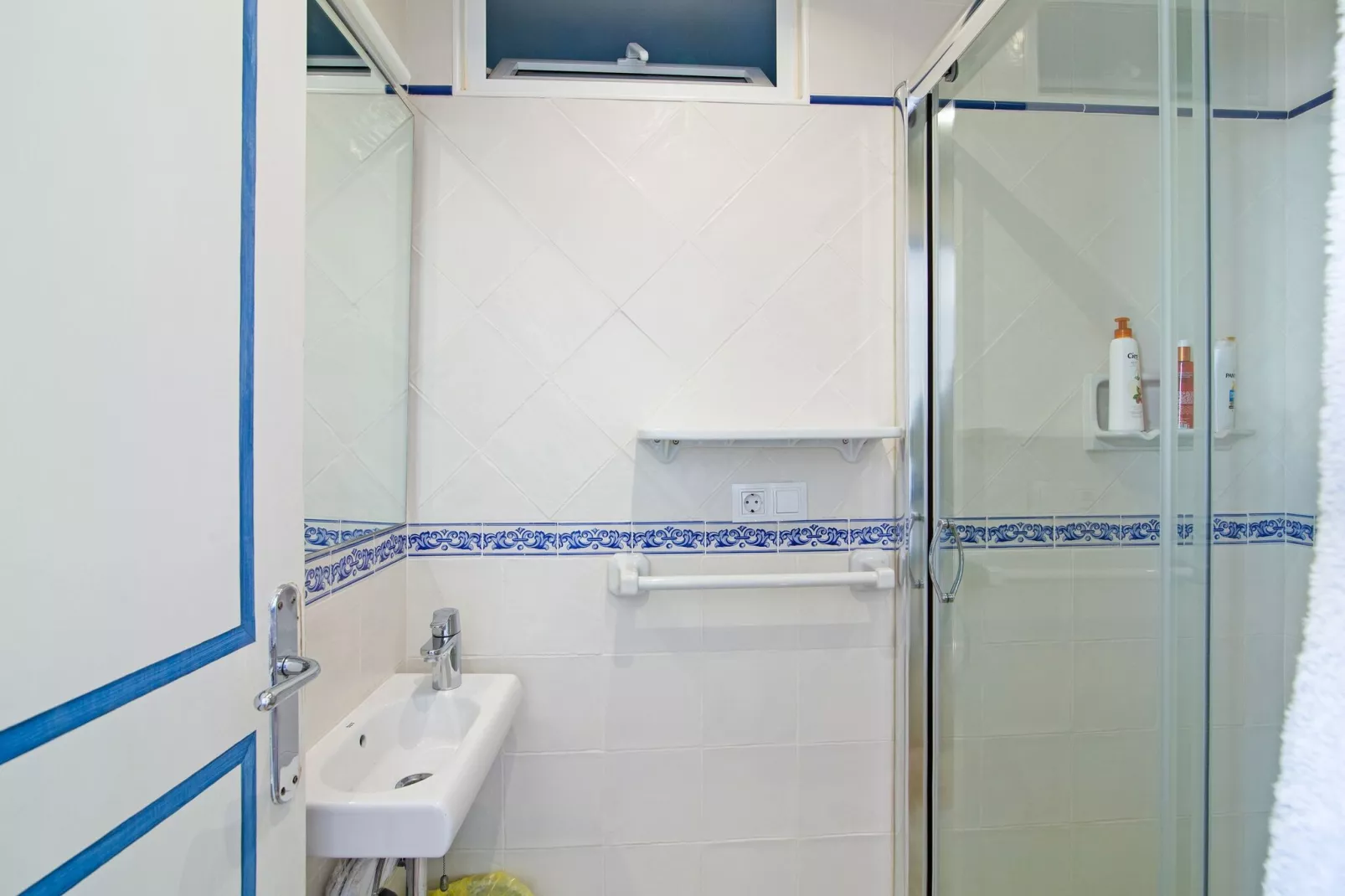 Gaviota-Bathroom