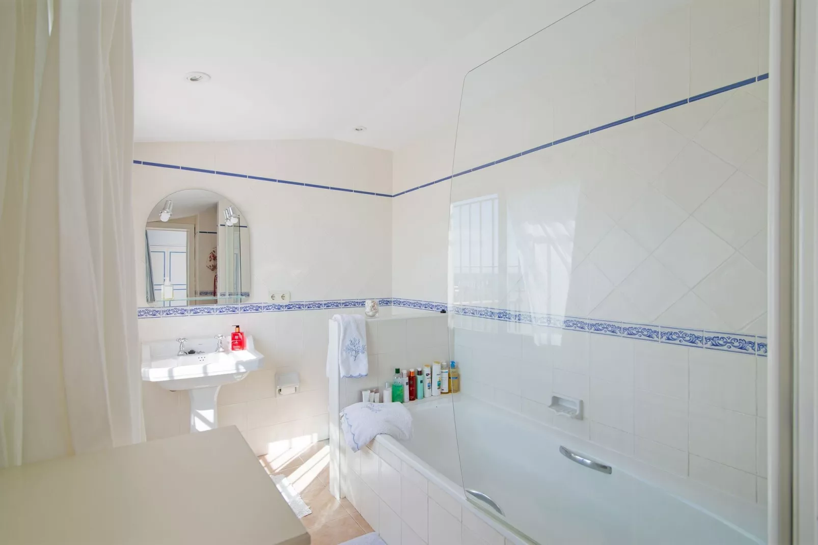 Gaviota-Bathroom