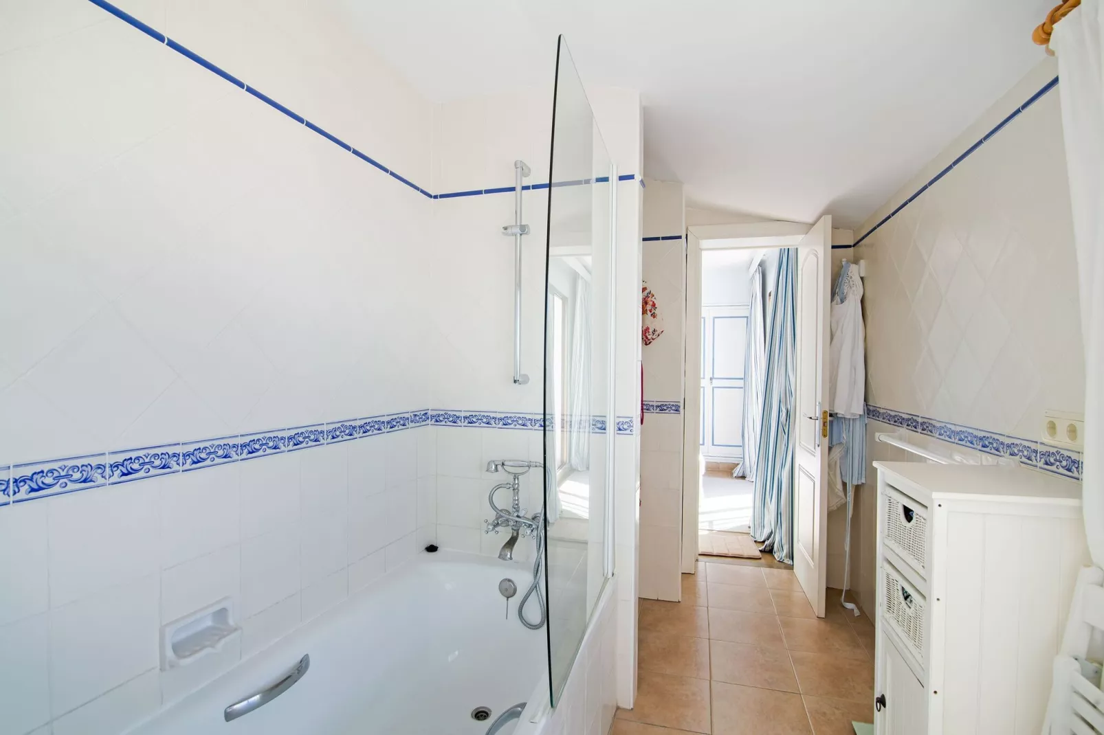 Gaviota-Bathroom