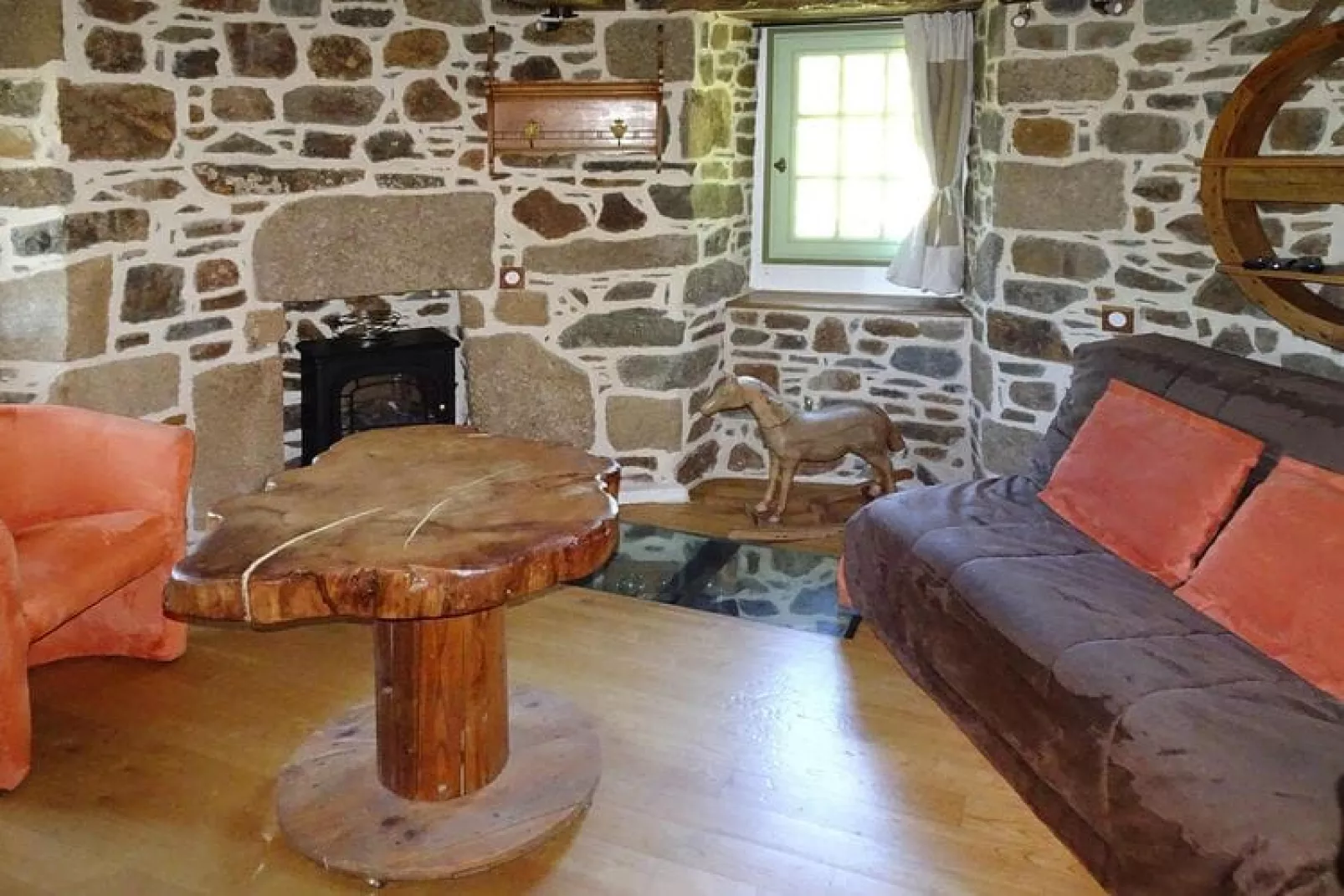 Ancient windmill Gommenec'h-Living room