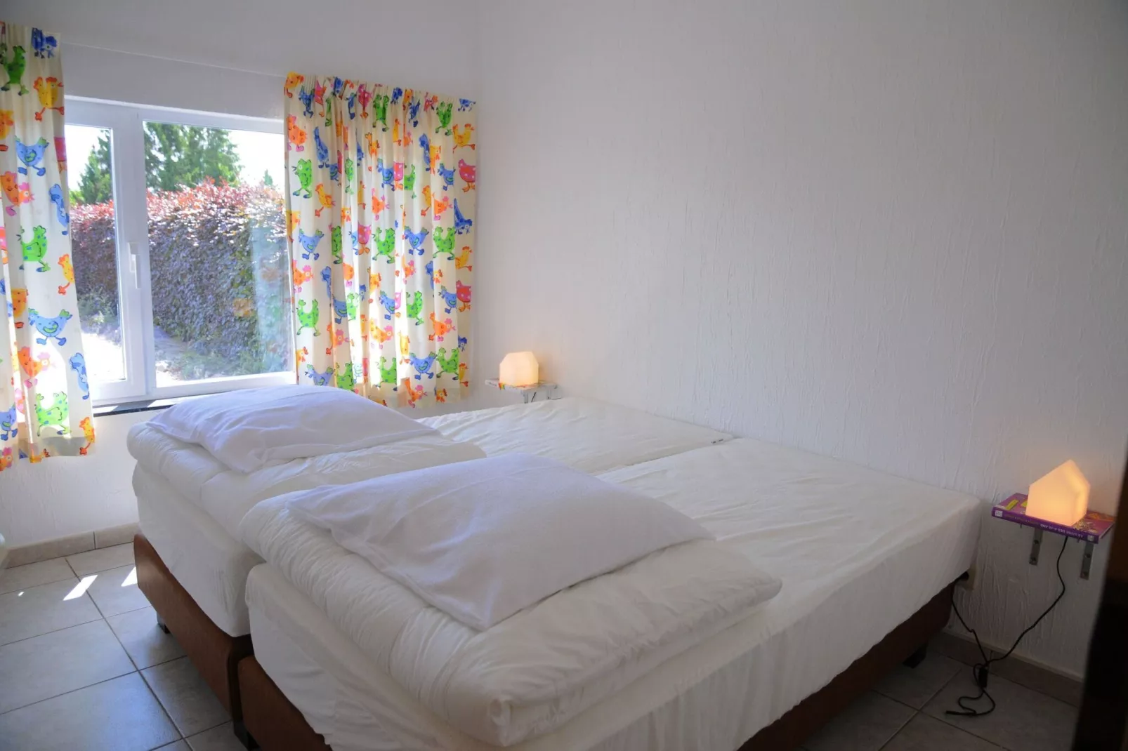 BIBLIOTHÈQUE-Bedroom