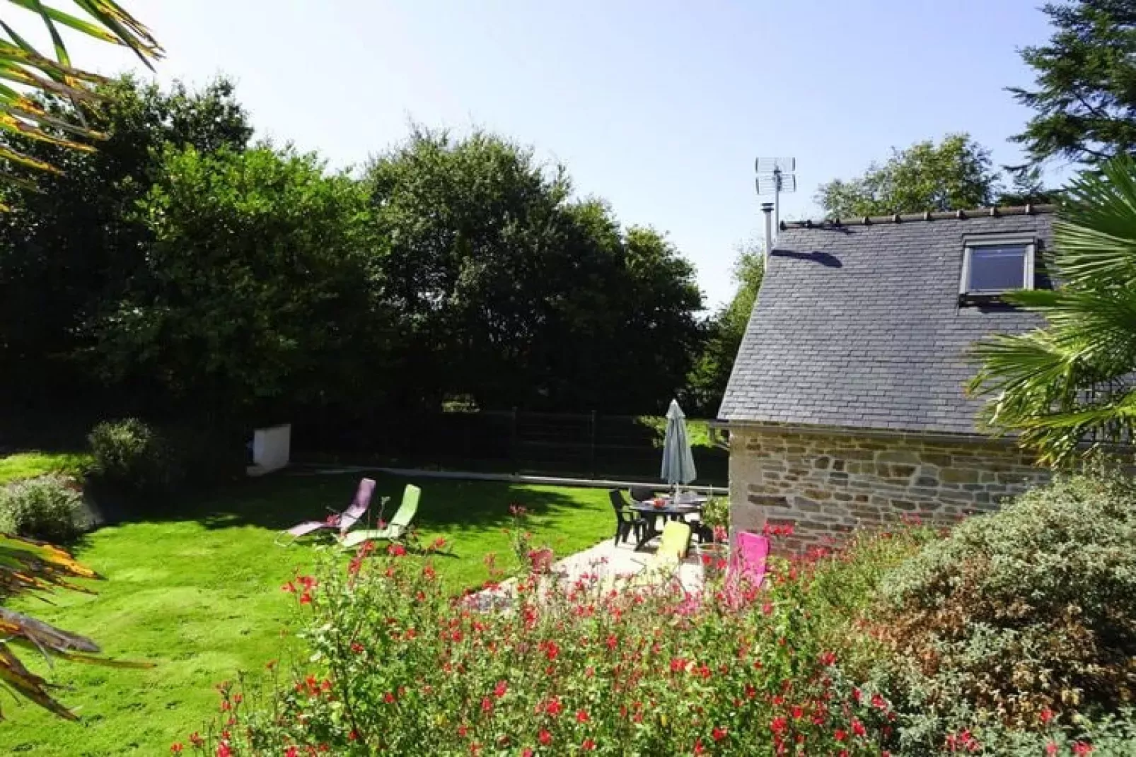 Holiday home Guerlesquin-Jardin d'été