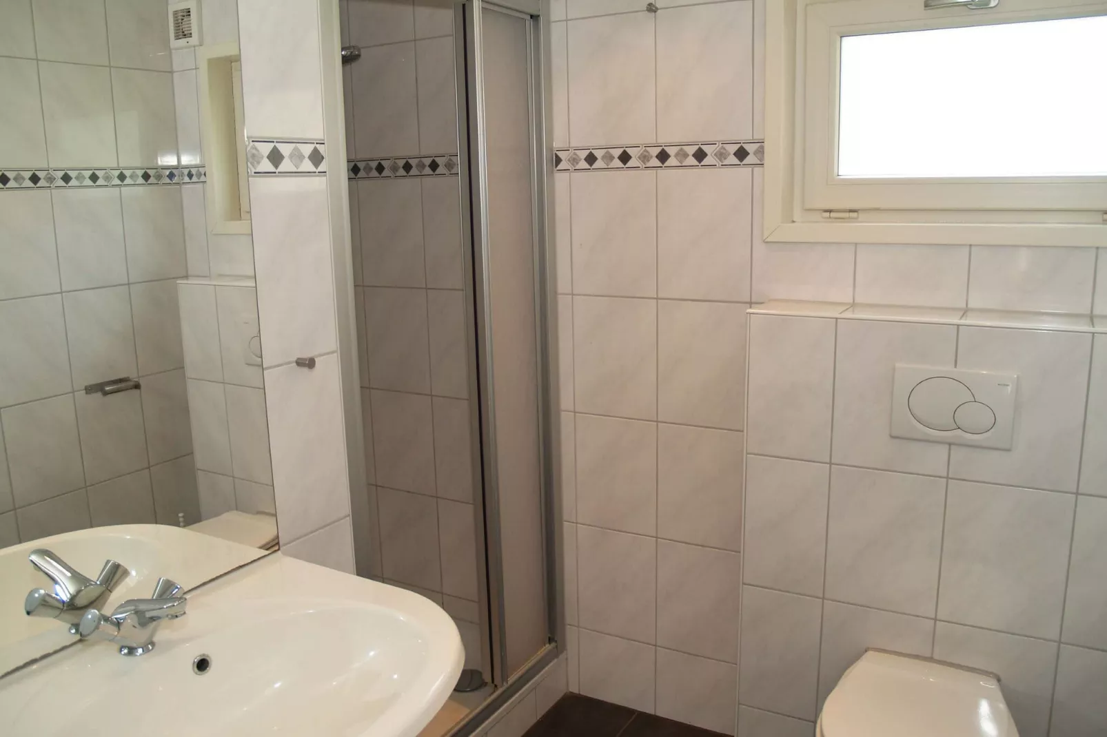 Resort De Biesbosch 7-Bathroom