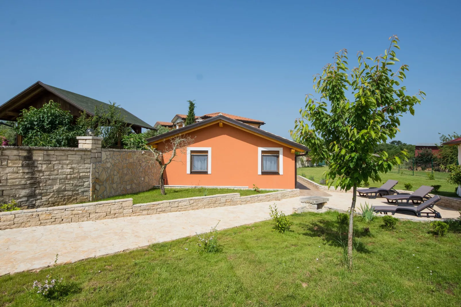 House Betiga 2-Gardens summer