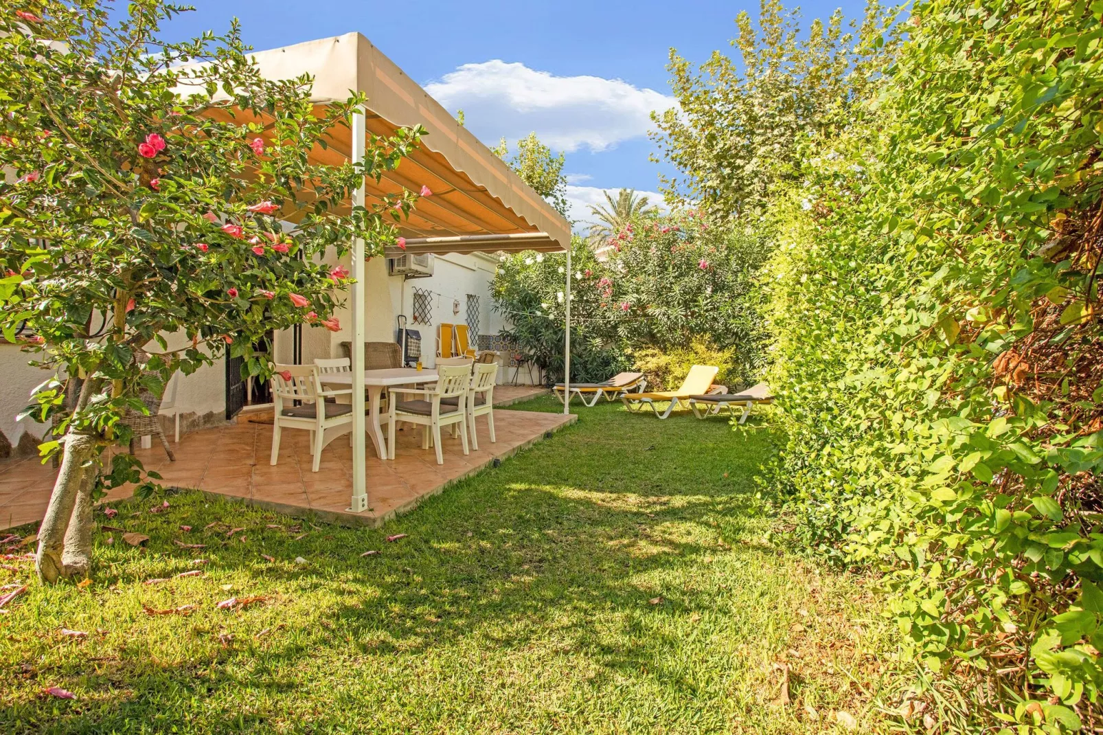 La Estrella-Gardens summer