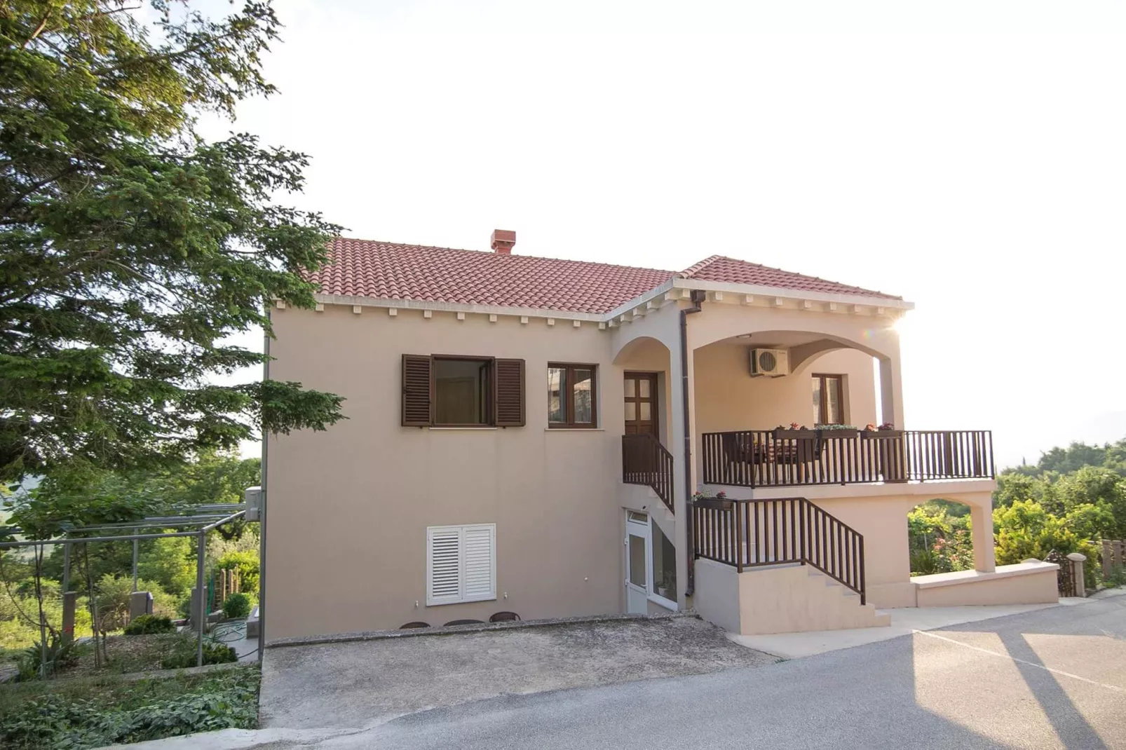 Vesely-Exterior summer