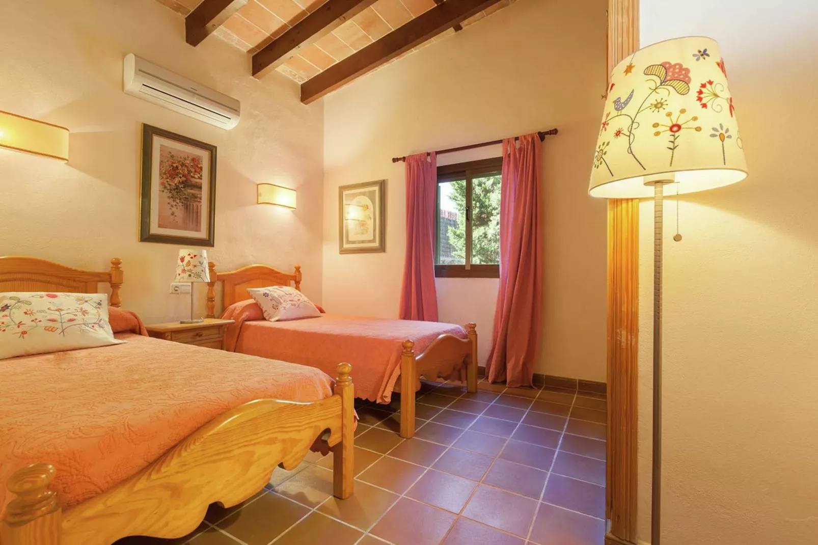 Rotaflor-Schlafzimmer