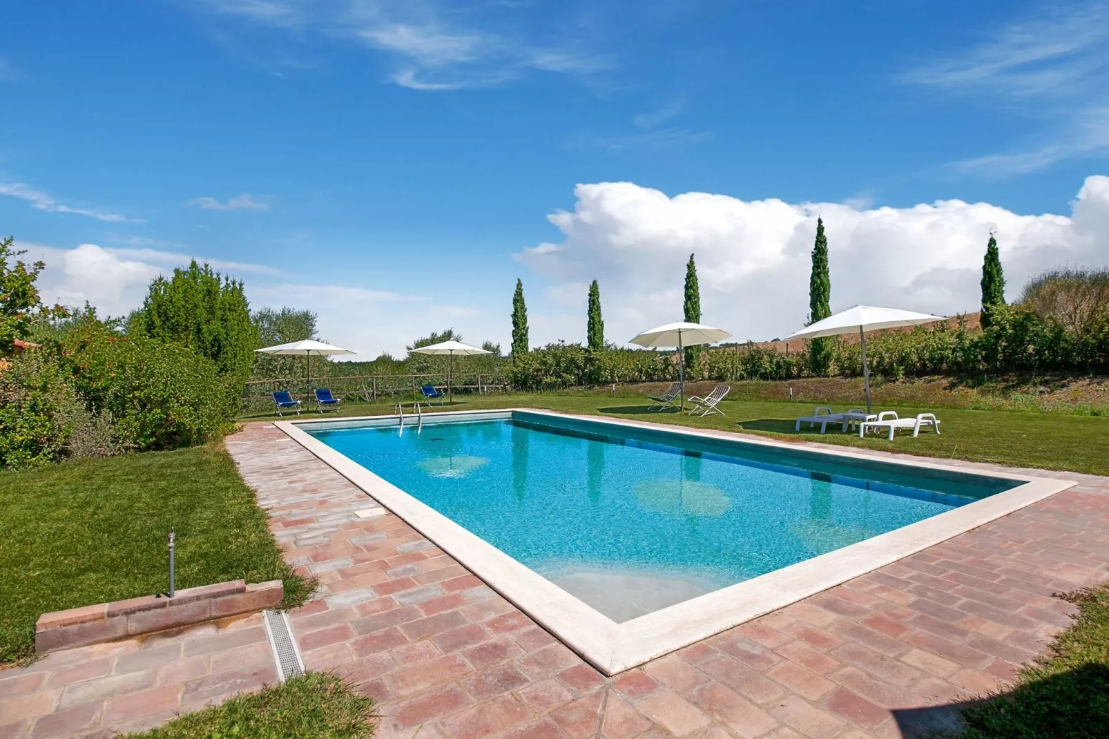 Casale Nuovo-Schwimmbad