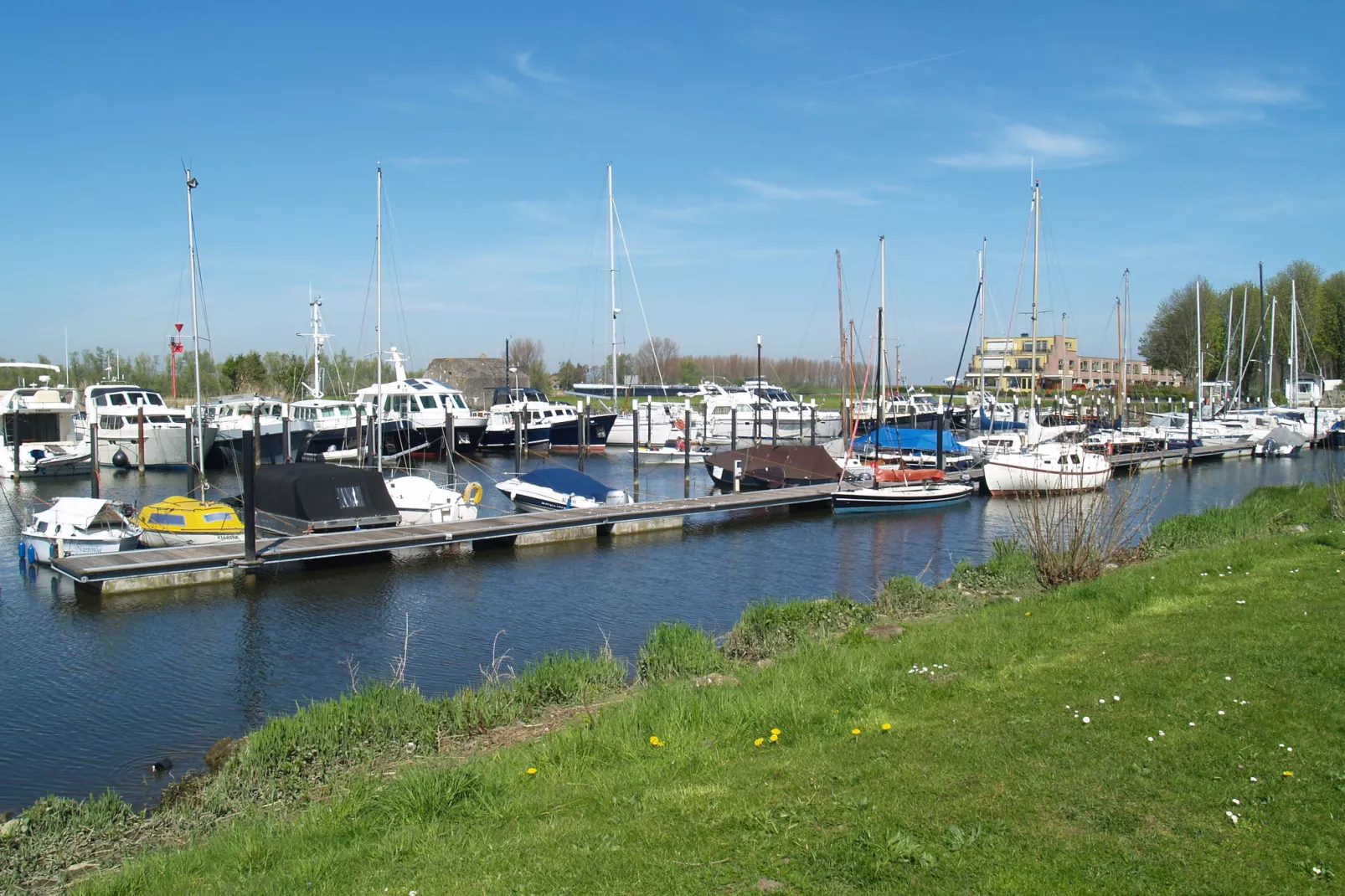 Resort De Biesbosch 2-Areas summer 1km