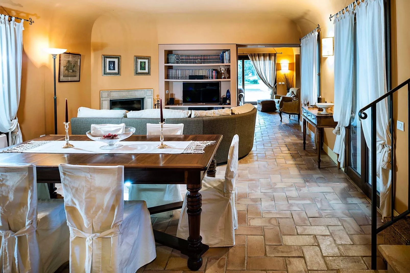 Villa Arangea Dieci-Dining room